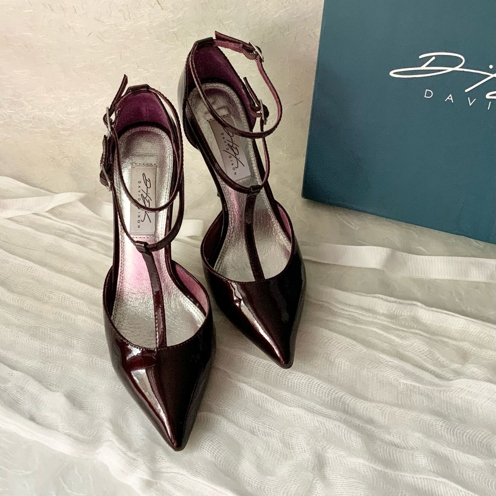 Women’s 3 inch high shoes. Sz 7.5 Wine. Double ankle straps added detail.